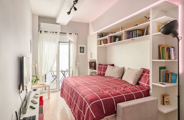Stylish Studio Apartment Near Marina Zea