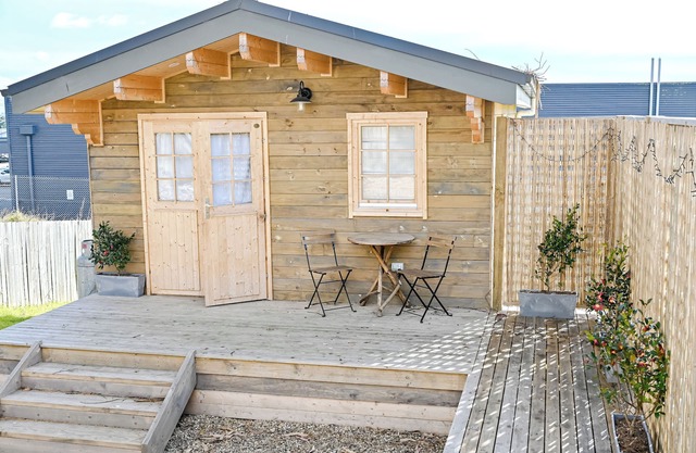 Stylish Tiny Home With Fire Pit - Central Moss Vale