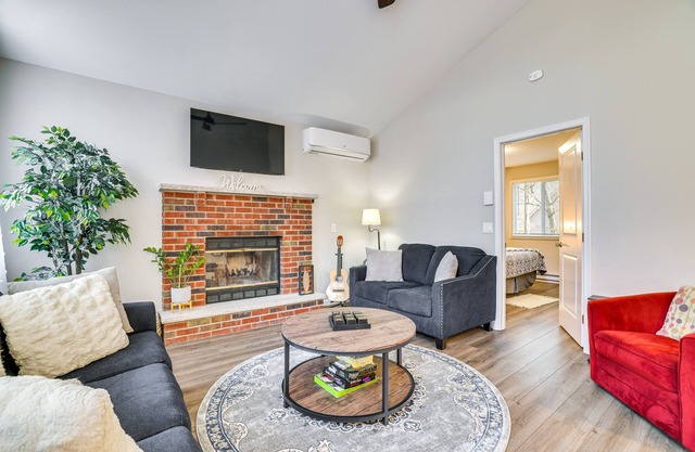 Stylish Tobyhanna Home w/Fire Pit + Lake Access!