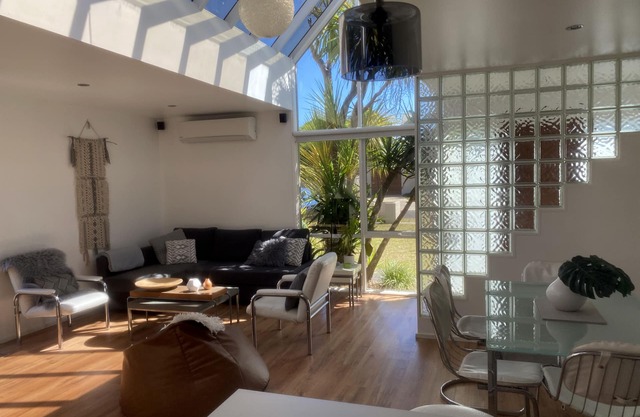 Stylish Townhouse with Glass Roof - 200m from beach