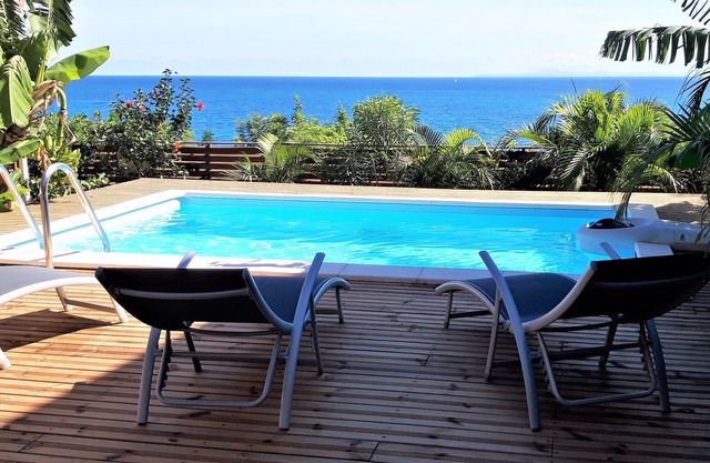 Sublime 180 ° view of the Baie du Diamant! Beach 150m away! Swimming pool