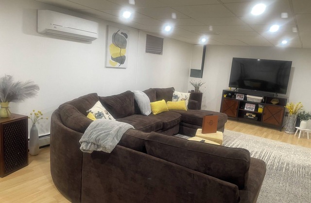 Subtle Peace Suite - Charming 2-bedroom apartment w/WiFi, AC Central to DC/MD/VA