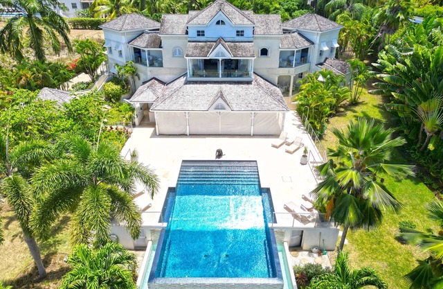 Sugar Hill Villa with infinity pool & club access