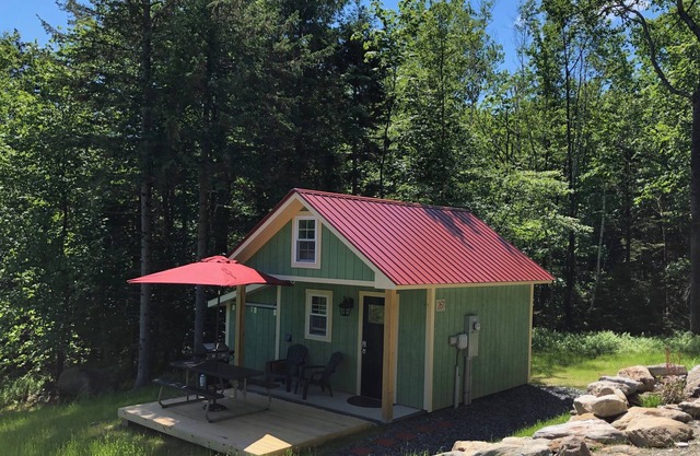 Sugarbush Resort Tiny House/Cabin on 3.2 Acres at the base of Mount Ellen