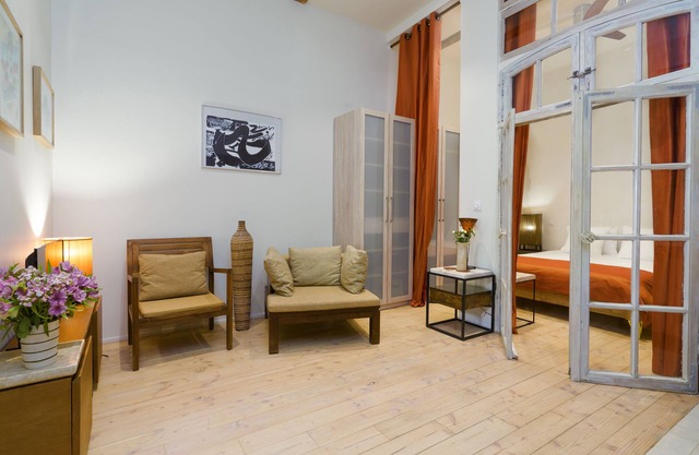 Suite ABSTRACTION: 4* furnished apartment in the heart of Sète - 2 people.