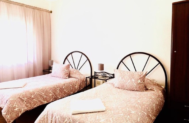 Suites Do Pinhal - Bedroom 2 single beds 3