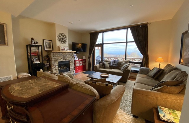 SullivanStone 29 - Golf - Ski - Hike - Chill - Private Hot Tub - Sleeps 8