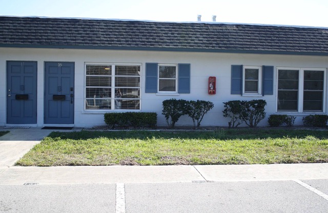 Summer/Fall Special low rates! Delightful condo 6.5 miles to Siesta Key Beach.