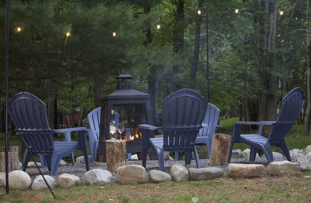 Summer Fun Chalet Near Lake W/BBQ, Fire Pit, Stargazing Deck & Hot Tub