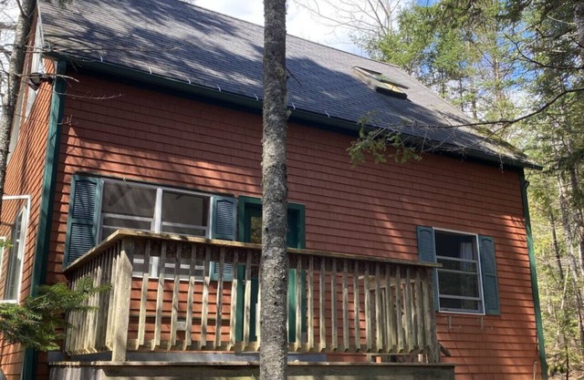 Summer Paradise Cabin in Acadia near Long Pond