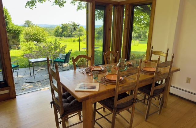 Summit Retreat:2BR/2Bath Rustic Beauty + Yoga Room