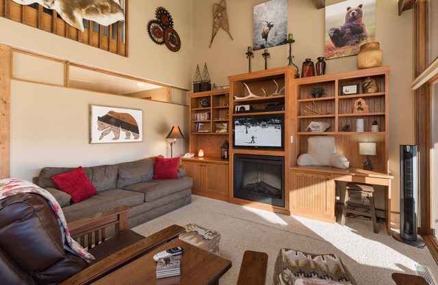 Summit Style (#739) |10 min to Ski - Views, Deck, Golf, AC,/Pool/Hot Tub