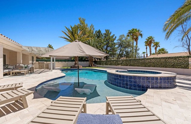Sun and Shade Oasis by J and Amy BL 991449