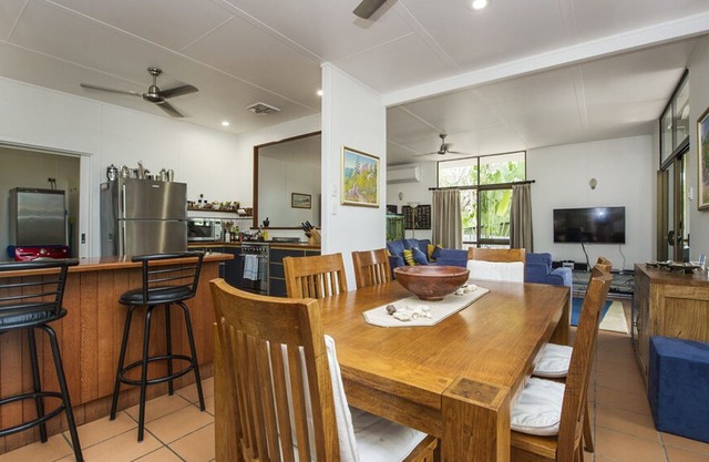 Sunbird Retreat, Horseshoe Bay