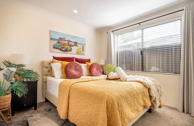 Sunny 1BR house, sleeps 4, near Fremantle, Fiona Stanley Hosp & Cockburn Getaway