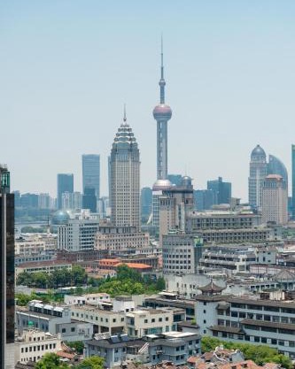 Sunny Abode-Bund view apartment 300m from Yu Garden Modern luxury 3-bedroom, 2-bathroom residence