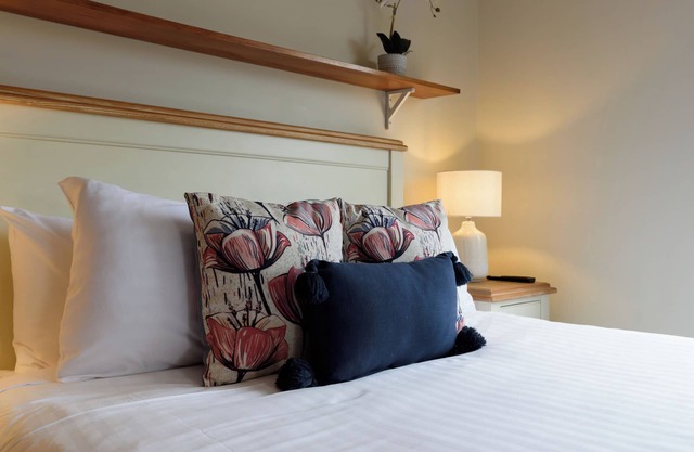 Sunny Ambleside Escape & Home Office