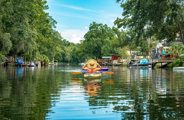 Sunny Fall Getaway: Waterfront Springs Retreat with Kayaks/Fire Pit/Huge Yard