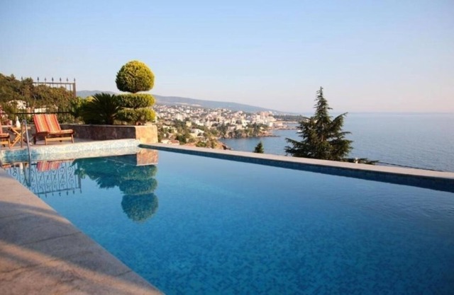 Sunny one bedroom apartment with a sea view