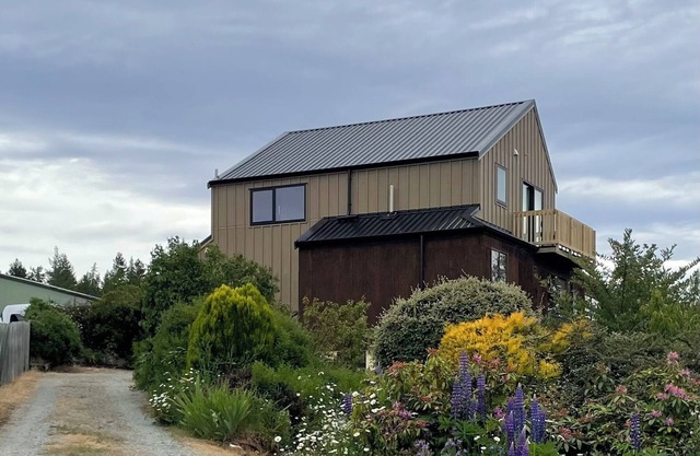 Sunny spacious 3 BDM home with awesome views