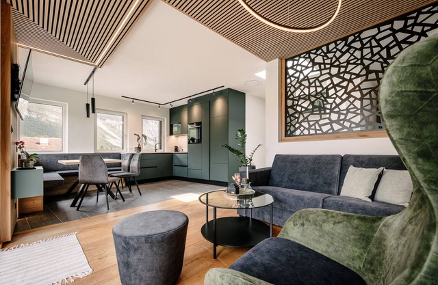 Sunny top floor apartment in a top location