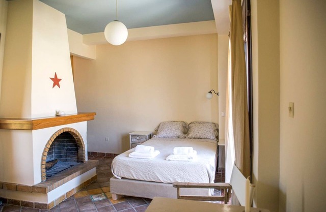 Sunny Top Floor Studio/Excellent Athens view