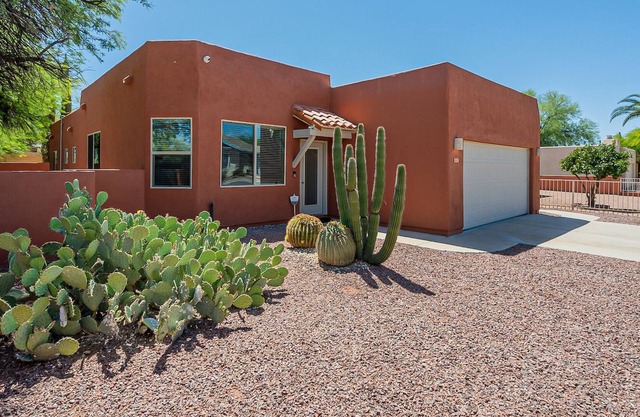 Sunny Tucson 3 Bedroom Home