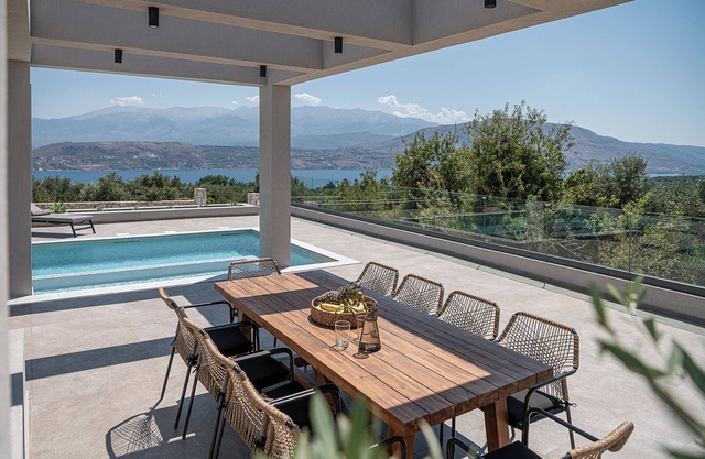 Sunny Vacay a modern villa with sea view and mountain vistas with 6 bedrooms