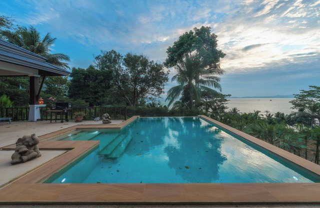 Sunrise 7BR Luxe Villa Sea View V151