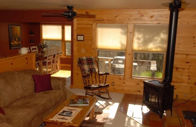 "Sunrise Lodge" Stand alone Family Lodging-BEAT the HEAT @ 9000 Ft elevation