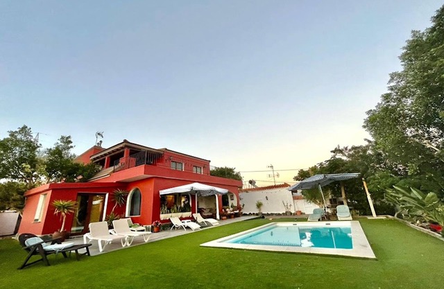 Sunset and oceanview 1 bedroom apartment with shared pool