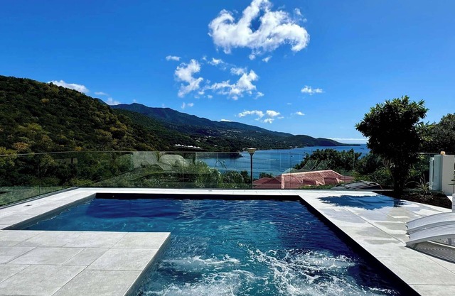 Sunset Beach Villa - 5-star Creole villa with pool and sea view