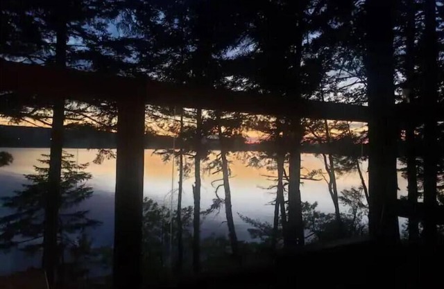 Sunset Bend Waterfront cottage