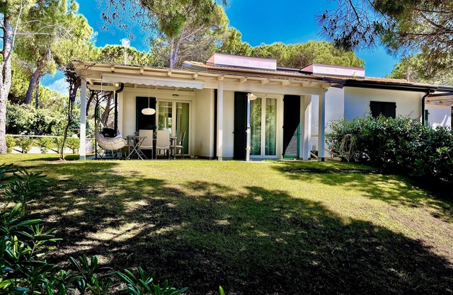 Sunset Holiday Villa in San Pietro Pinewood