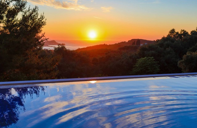 Sunset House: Near beaches, stunning views, sunsets