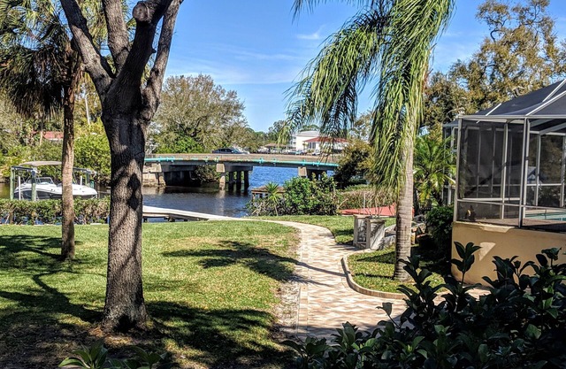 Sunset Palms - Waterfront Apartment with Direct Access to Gulf