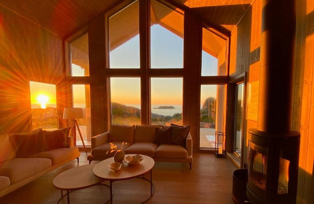 Sunset Panorama - Superior Cabin Lofoten