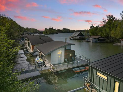 Sunset view Housboat with sundeck