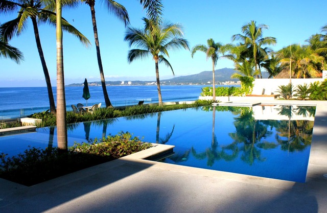 Sunsets! Views! Lovely 2 Bedroom/2 Bathroom Beachfront Condo.