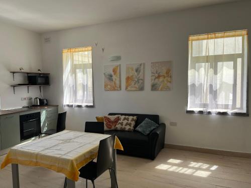 Sunshine apartment with a private roof terrace