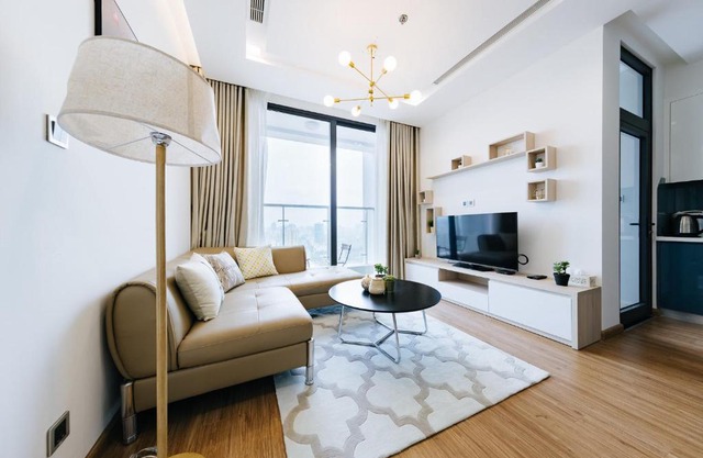 Sunshine Balcony Apartment in VINHOMES METROPOLIS near Lotte Hanoi