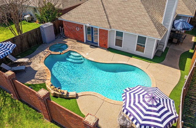 Sunshine Villa: Close to DFW Airport