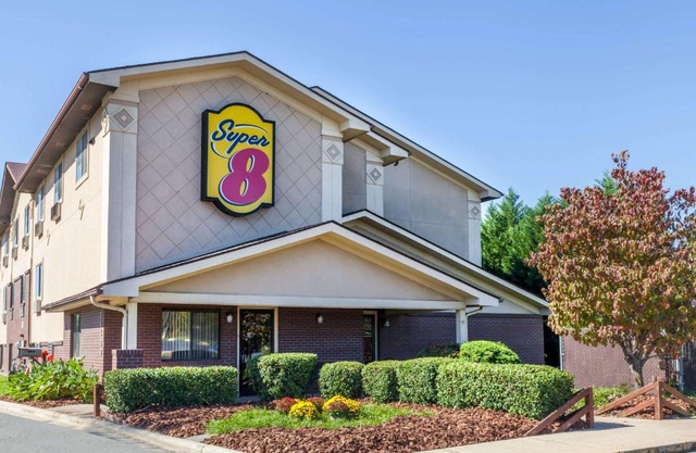 Super 8 by Wyndham Charlotte/Amusement Park Area