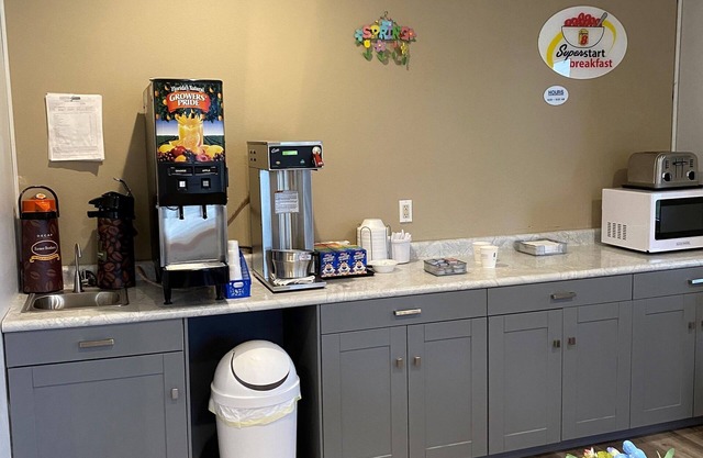 Super 8 by Wyndham Cresco IA