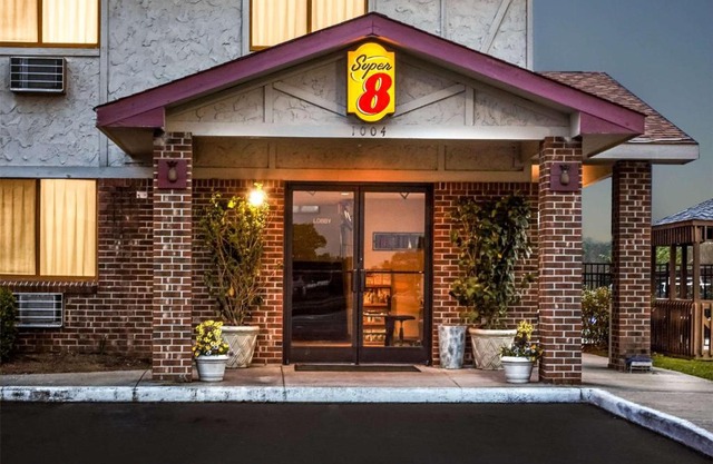 Super 8 by Wyndham Greenville