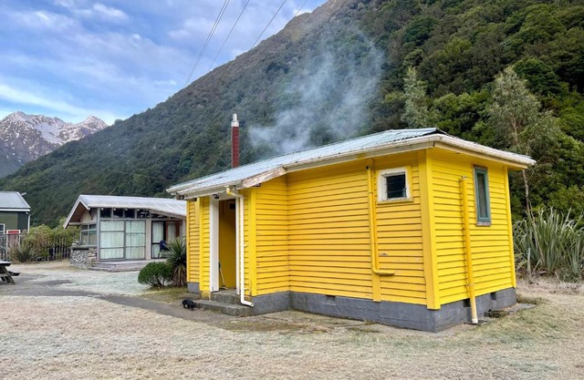 Super 'Cosy' Basic Cabin in The Middle of National Park and Mountains