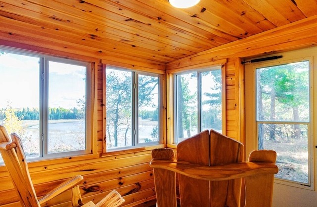 Super Cozy Cabin with Beautiful woodwork
