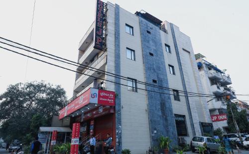 Super Hotel O J P Inn Near Patel Nagar Metro Station