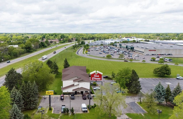 Super Inn by OYO Lansing MI