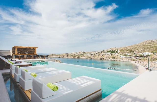 Super Paradise Suites